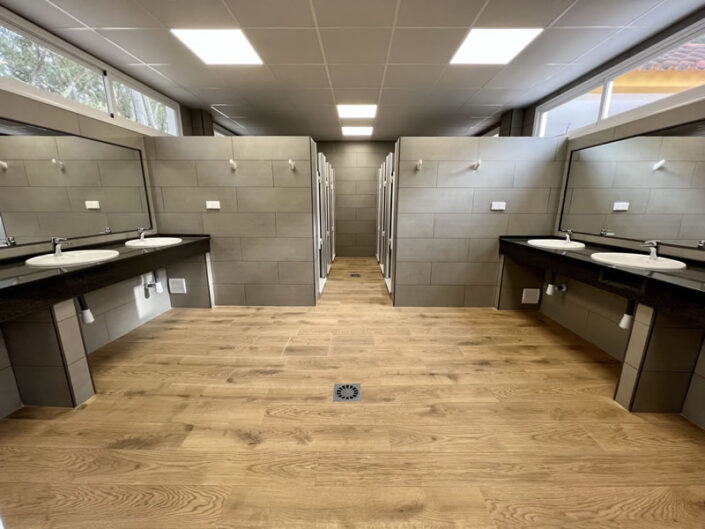 Services et blocs sanitaires